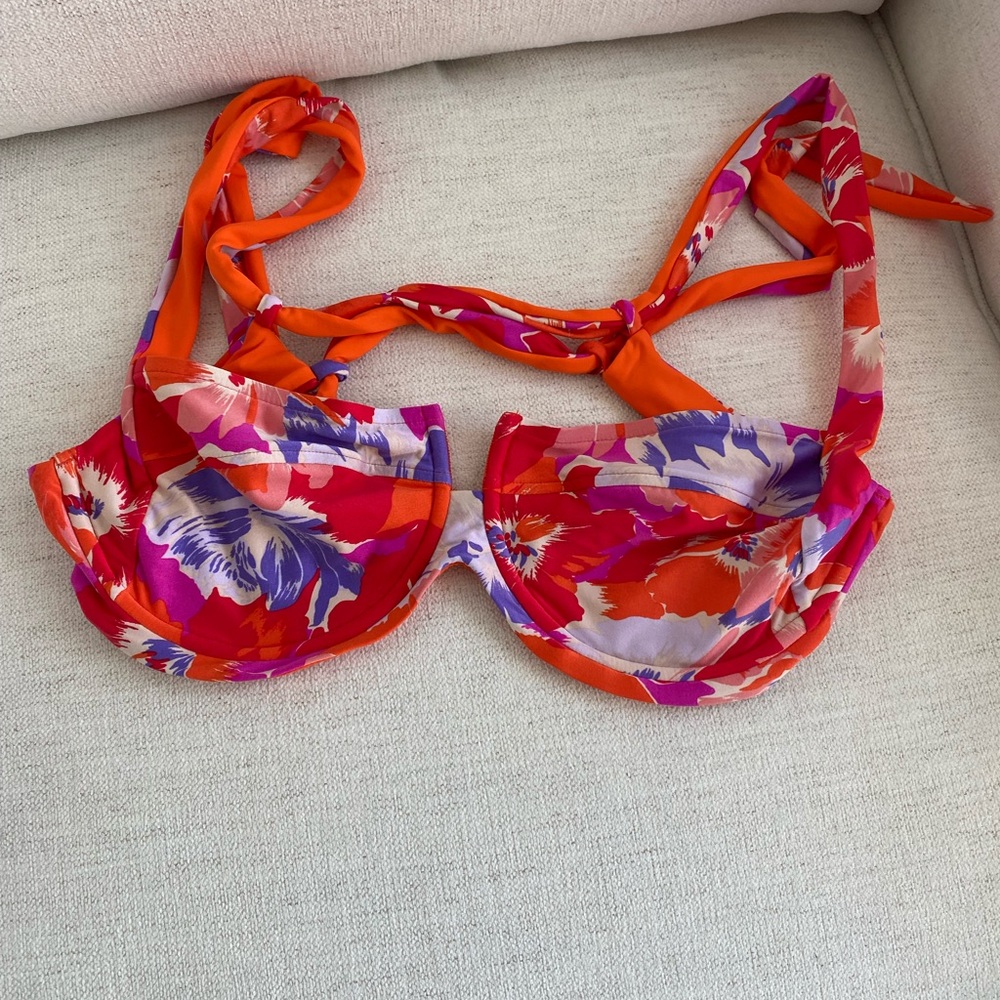 L*Space Camellia top Size D